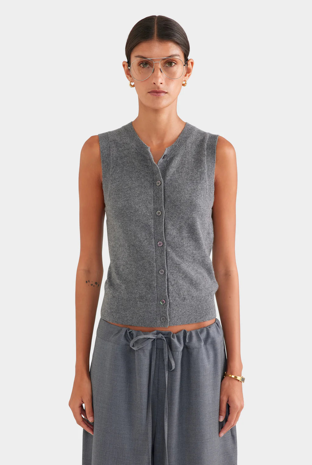 Sleeveless cardigan