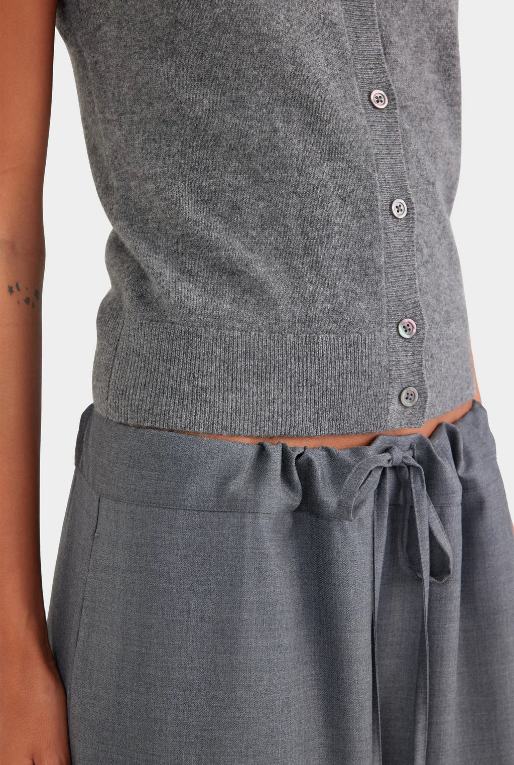 Sleeveless cardigan